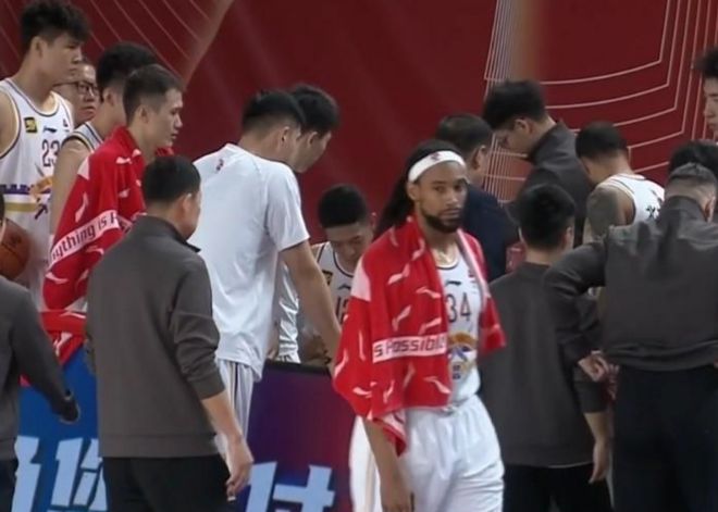 赛后传来1喜2忧萨林杰与三号位存弊端！龙8头号玩家北控107-105击败广州(图2)