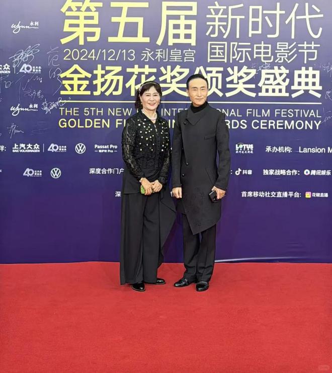 璀璨林峰拿最佳男主曾志伟获终身成就奖！龙8国际电子游戏娱乐平台澳门电影节星光(图5)