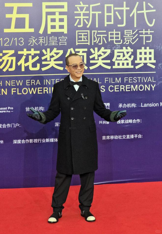 璀璨林峰拿最佳男主曾志伟获终身成就奖！龙8国际电子游戏娱乐平台澳门电影节星光(图7)