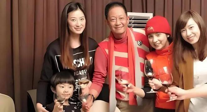 小刚合作不向资本低头的他守住内娱最后的脸面龙8long8国际唯一网站不接广告不与冯(图2)