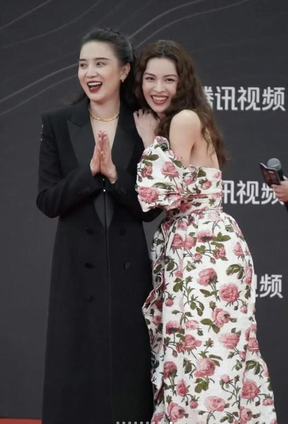 个风情万种却被29岁三线小花抢风头龙8囯际澳门这一天内娱一线女星个(图7)