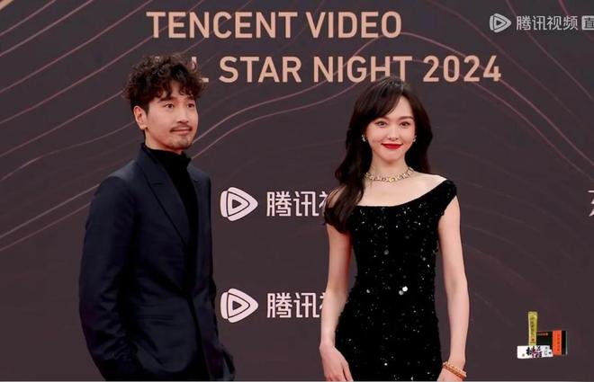 个风情万种却被29岁三线小花抢风头龙8囯际澳门这一天内娱一线女星个(图13)