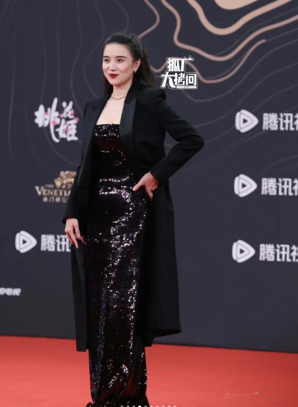 个风情万种却被29岁三线小花抢风头龙8囯际澳门这一天内娱一线女星个(图18)